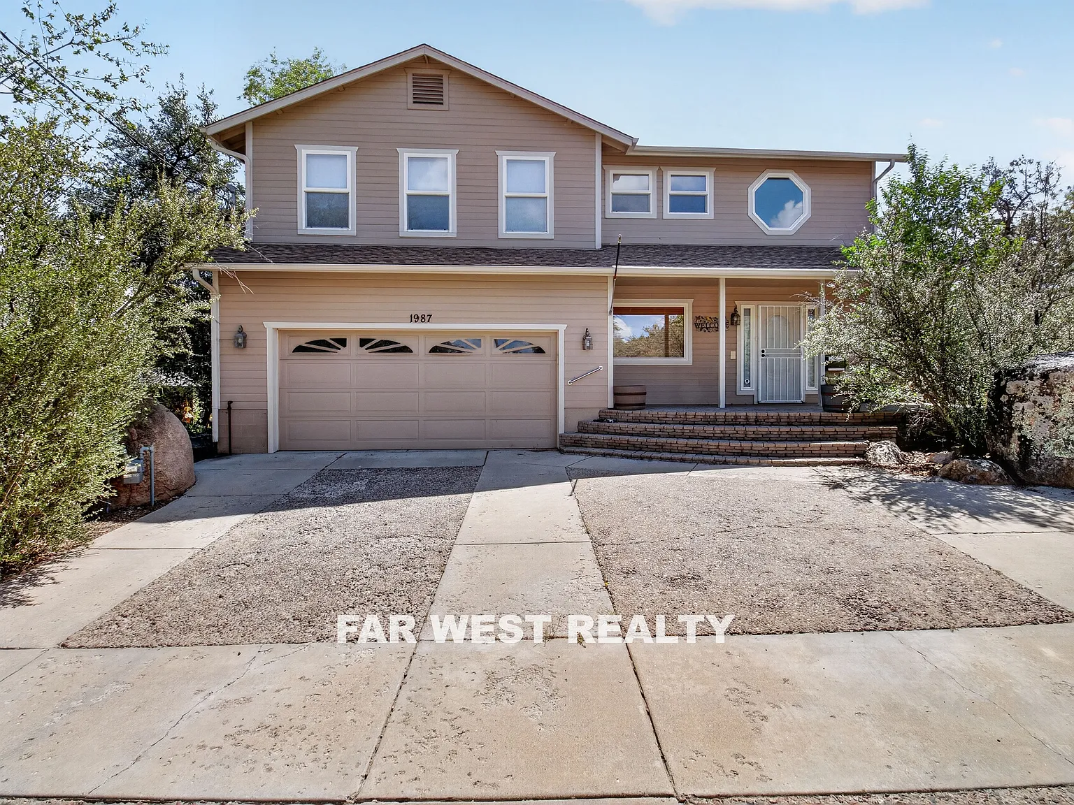 4 bed, 2.5 bath, 2240 sqft, $2,795 — Photo 2