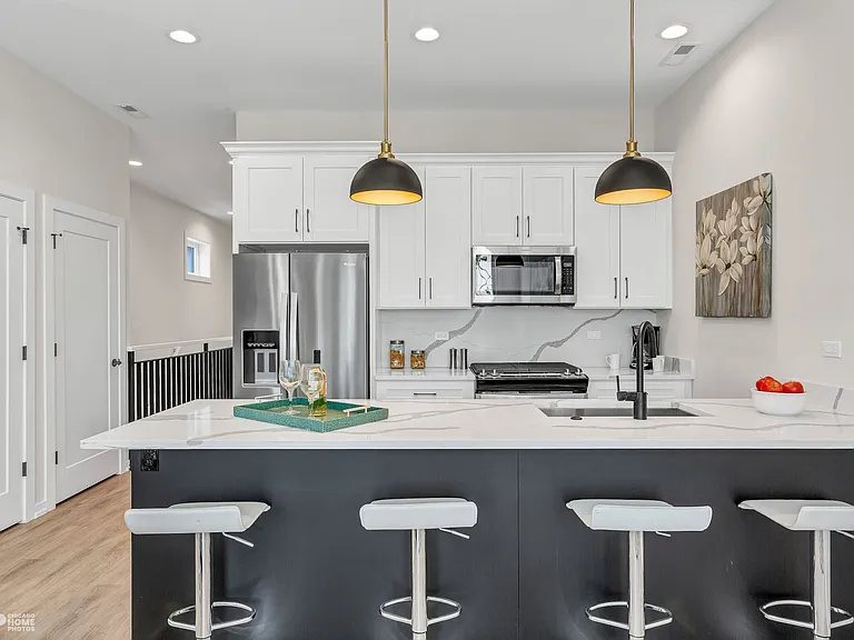5201 S Wabash Ave #2 — Photo 8