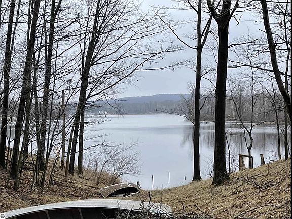 3rd image of 1244 Queensway Dr