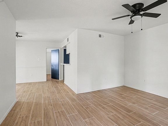4th image of 2119 Barr St #B