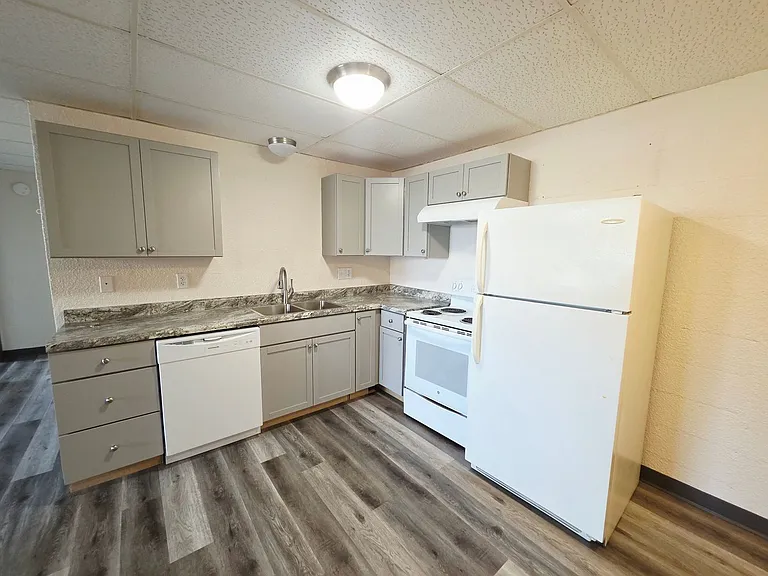 1007 Portland Dr — Photo 2