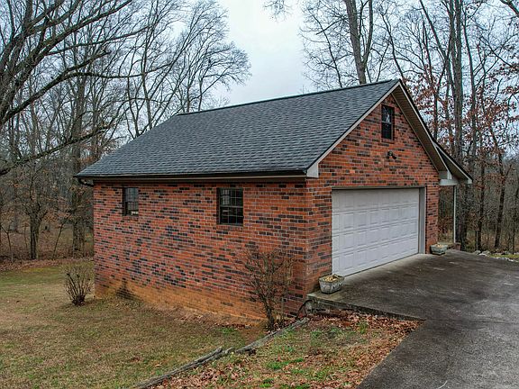 5th image of 2475 Villa Dr NW