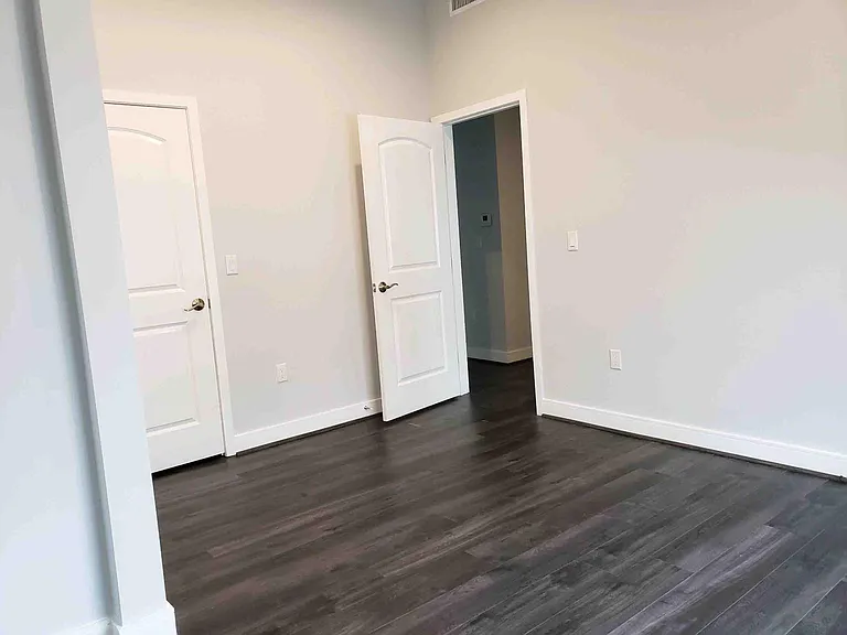 2653 S Hobart Blvd #8 — Photo 16