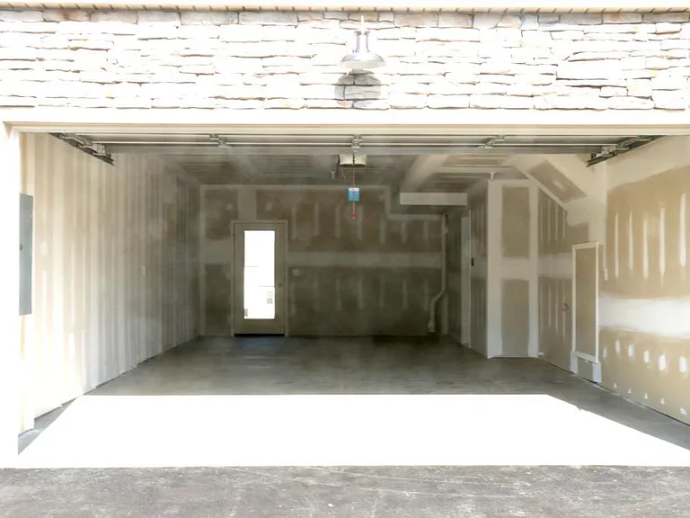 1815 Shady Ln — Photo 3