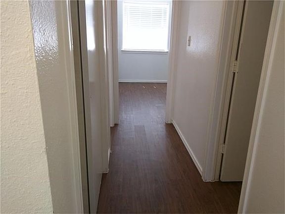 4th image of 1002/1000 Sagewood Trl