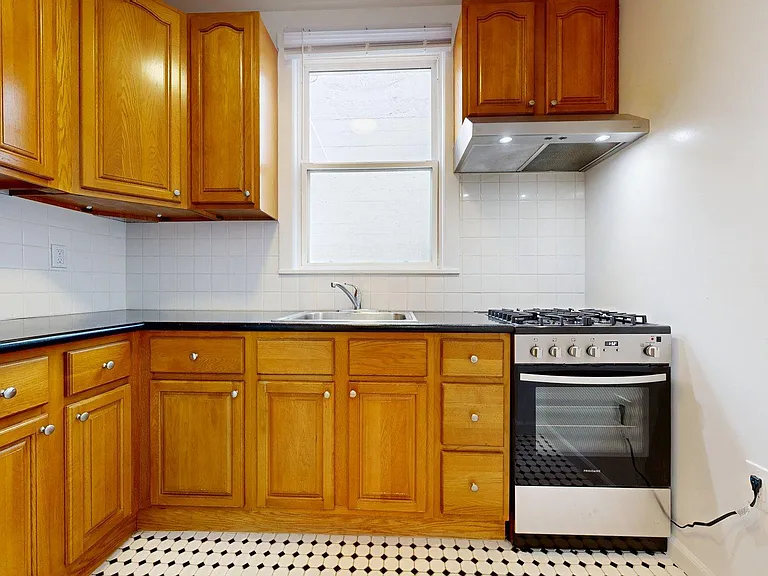 1053 Bush St #12 — Photo 7