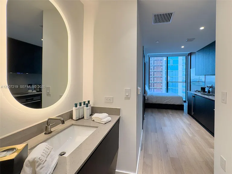 20 NE 11th St #3006B — Photo 8