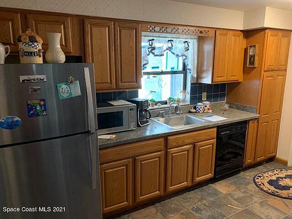 3rd image of 624 Hillcrest Ave