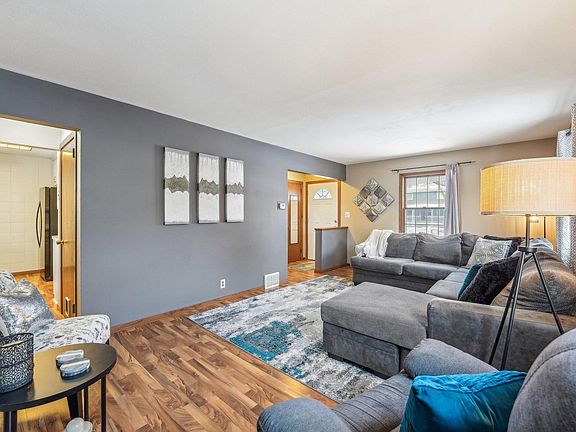 4th image of 10765 7th St NE