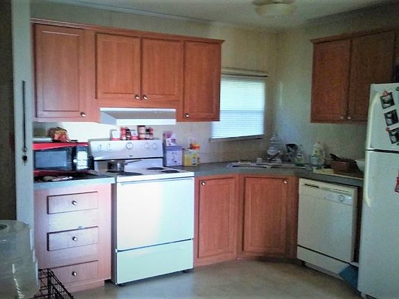 3rd image of 902 Pleasantdale Cir