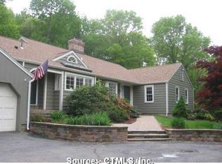 10 Evergreen Dr, Woodbridge, CT 06525