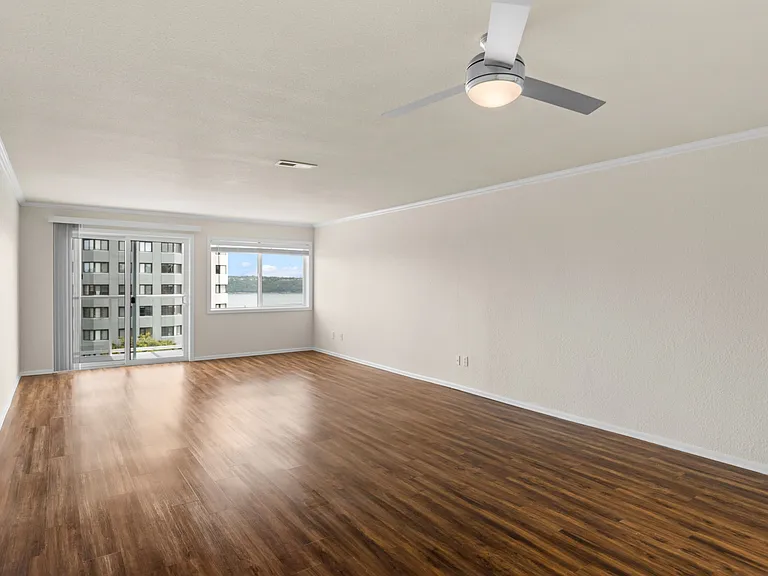 2 Bed 2 Bath - End Apt. - 1,160 Sq Ft 2 Bed 2 Bath - End Apt. - 1,160 Sq Ft