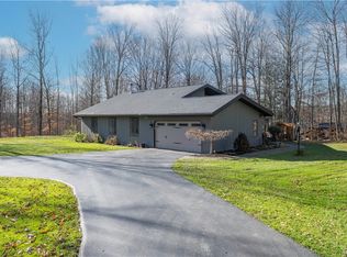 95 Parish Woods Rd, Parish, NY 13131