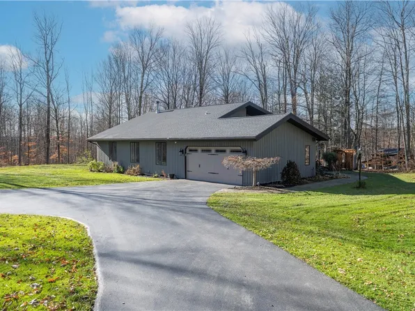 95 Parish Woods Rd, Parish, NY 13131