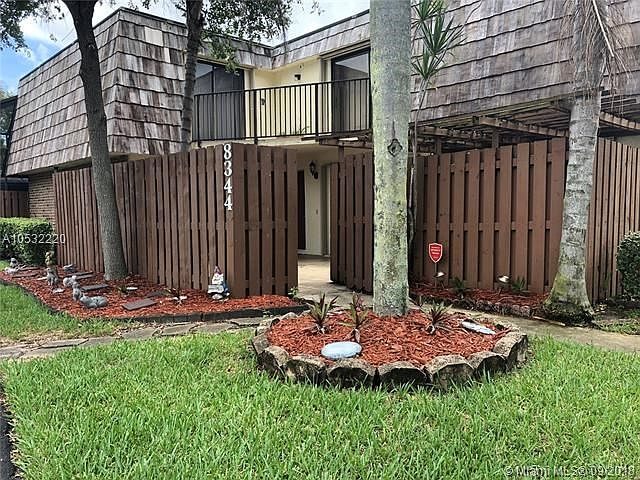 BEAUTIFUL TOWNHOUSE 3/2.5