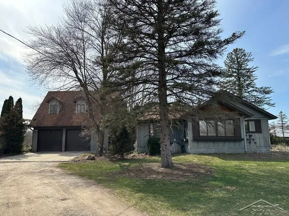 8070 S Chapin Rd, Saint Charles, MI 48655
