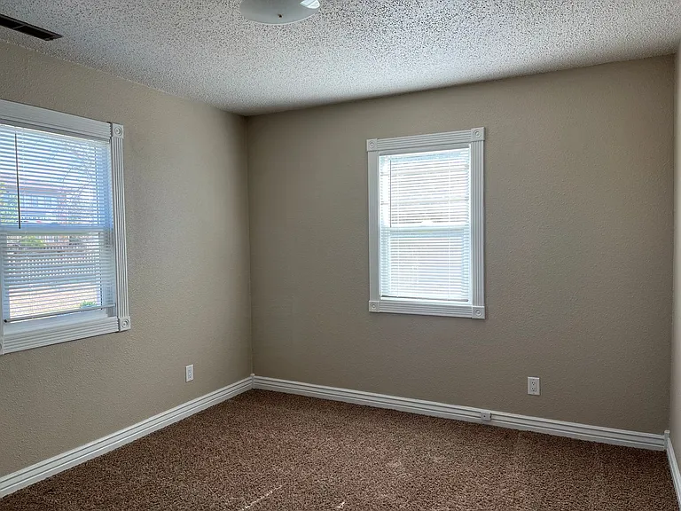 124 Western Hills Blvd — Photo 5