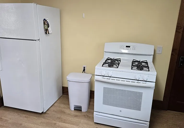 rwfrigerator and gas range/oven