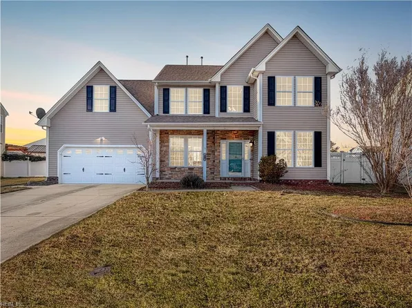 102 Lakes Edge Dr, Suffolk, VA 23434