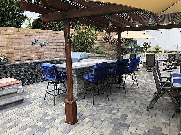 Pergola & barbecue island