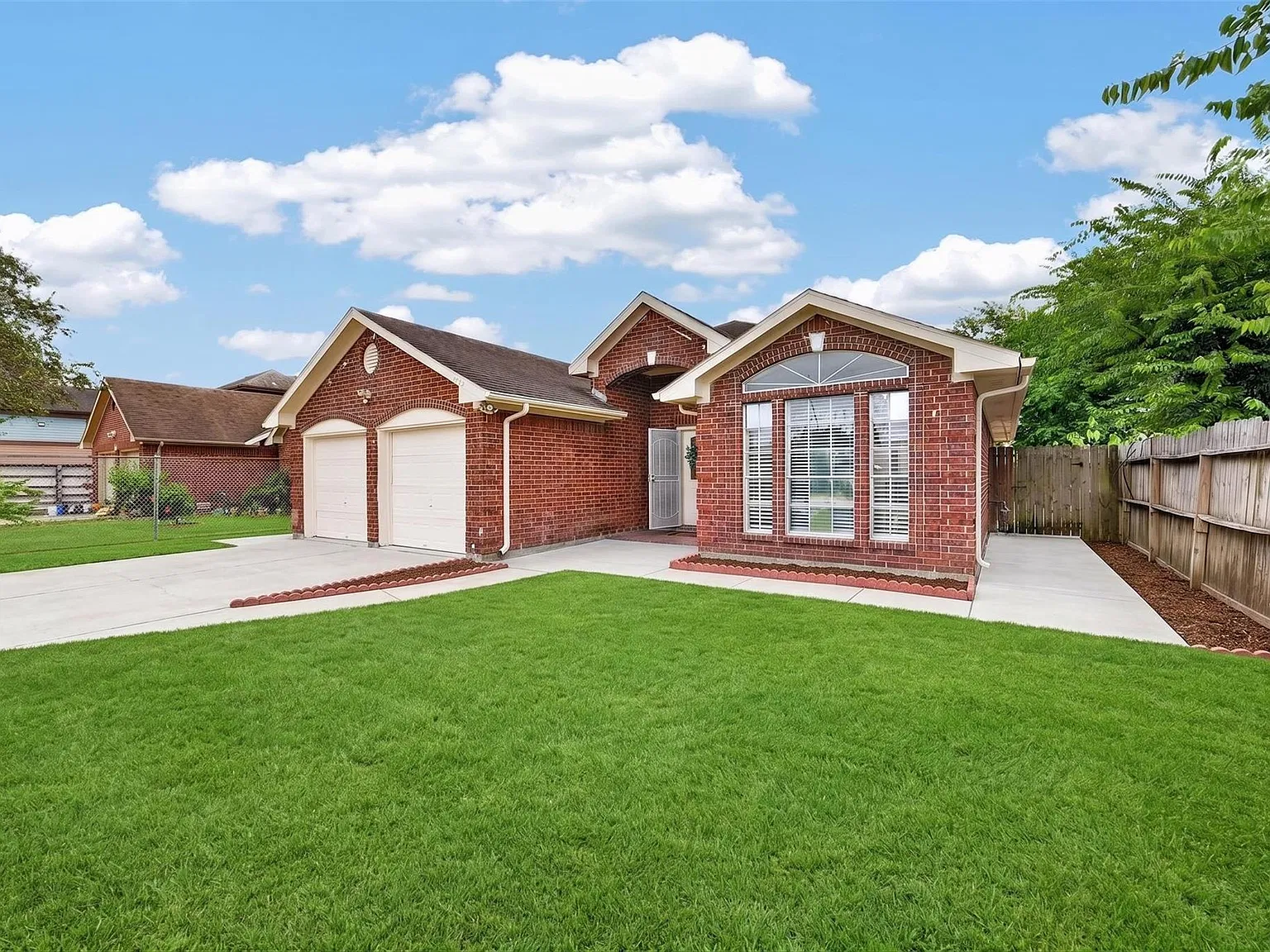 4 bed, 2.0 bath, 1665 sqft, $2,000 — Photo 3