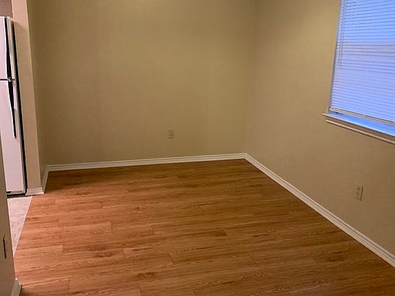 3rd image of 125 NE Johnson Ave APT 2