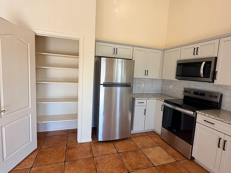 9005 N Lawndale Dr — Photo 15