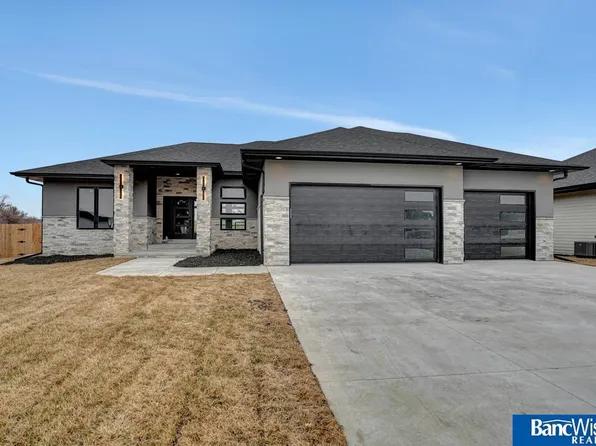 9665 Topher Blvd, Lincoln, NE 68526