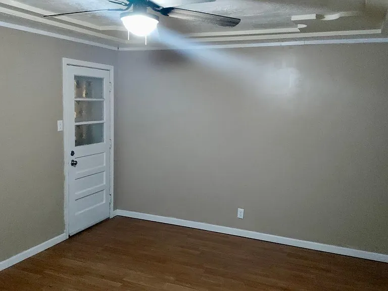 1329 E Main St — Photo 18