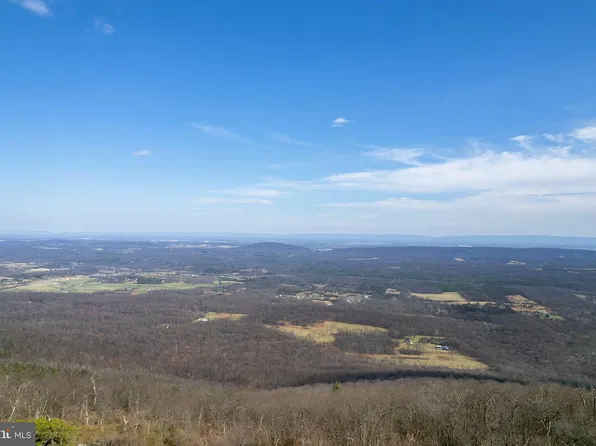 951 Bobcat Trl, Winchester, VA 22602