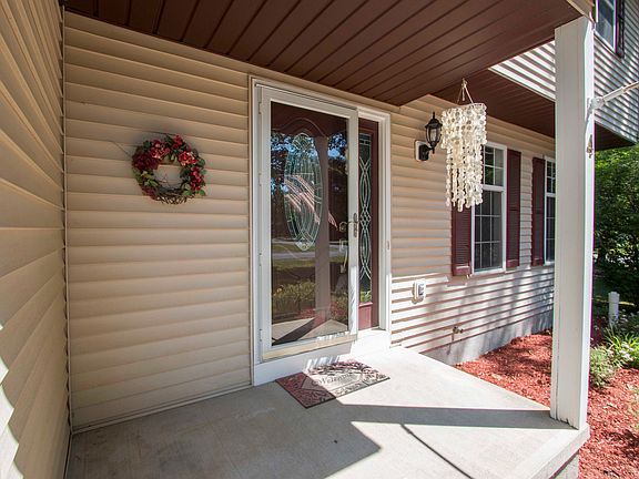 2nd image of 4 Pinehollow Dr