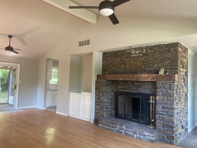 424 W Patricia Ln — Photo 3