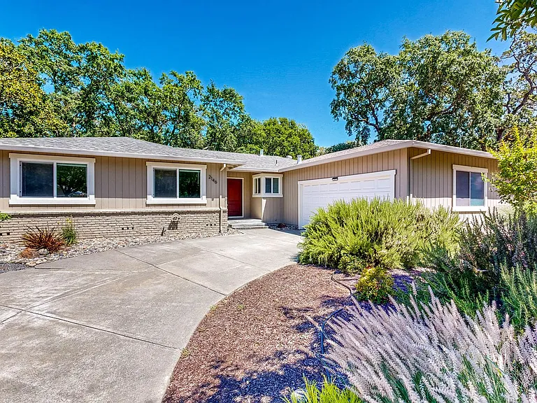2146 Rivera Dr — Photo 2
