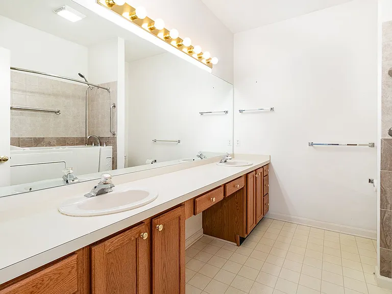 660 Springhouse Ln — Photo 17