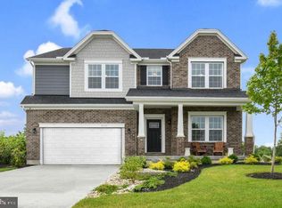 8 Regent Cir, Hagerstown, MD 21742