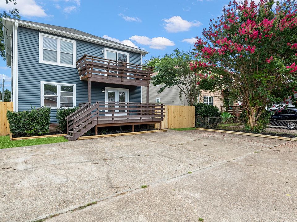 Large driveway shared by downstairs and upstairs units.