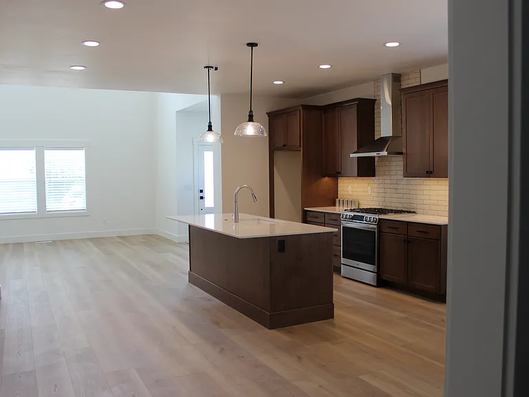 166 N Edgewood Ln — Photo 3