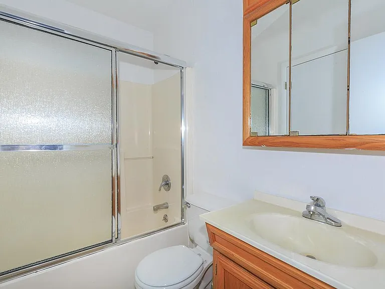 Eastgate Apartments — Photo 20