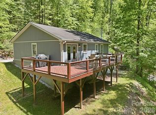 302 Rich Mountain Rd, Flat Rock, NC 28731