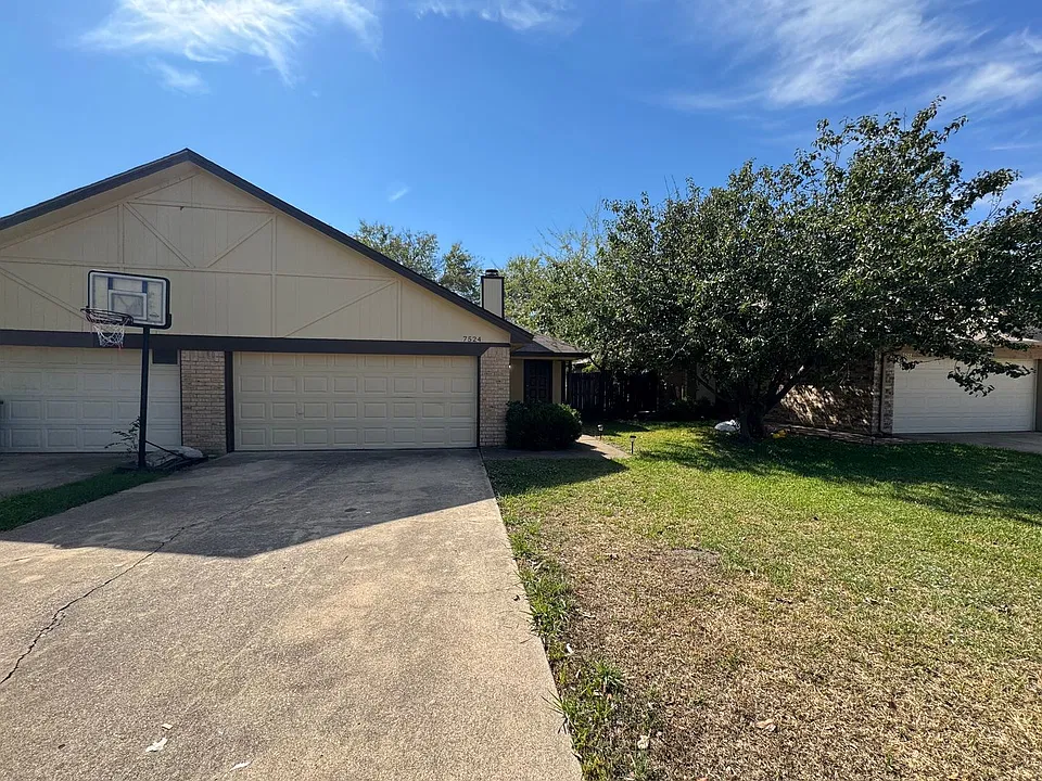 7524 April Ln