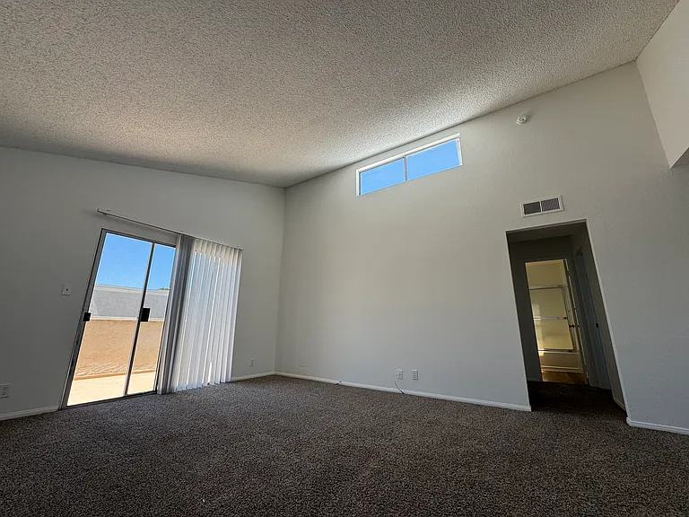 Huntington Harbour Villas — Photo 32