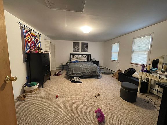 5th image of 4 Stillwell Ln