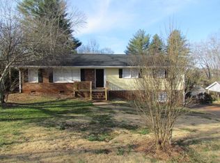 27 Green Acres Dr, Boiling Springs, SC 29316