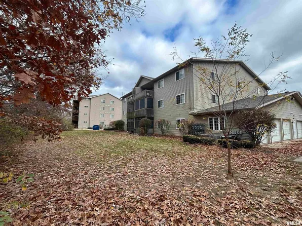 3810 Creek Hill Dr, Bettendorf, IA 52722