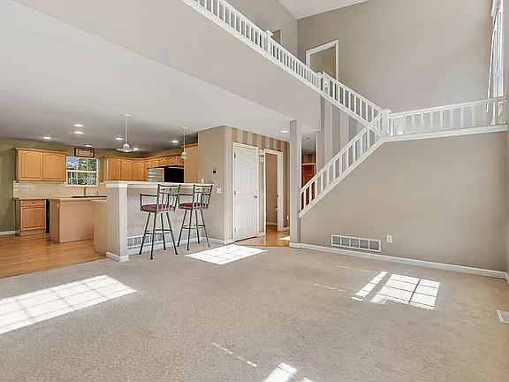 6 bed, 3449 sqft, $6,250 — Photo 4