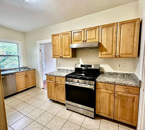 4th image of 206 Sumner St APT 6