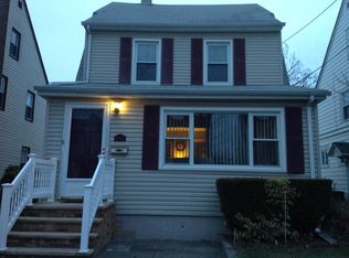 348 Marcellus Rd, Mineola, NY 11501