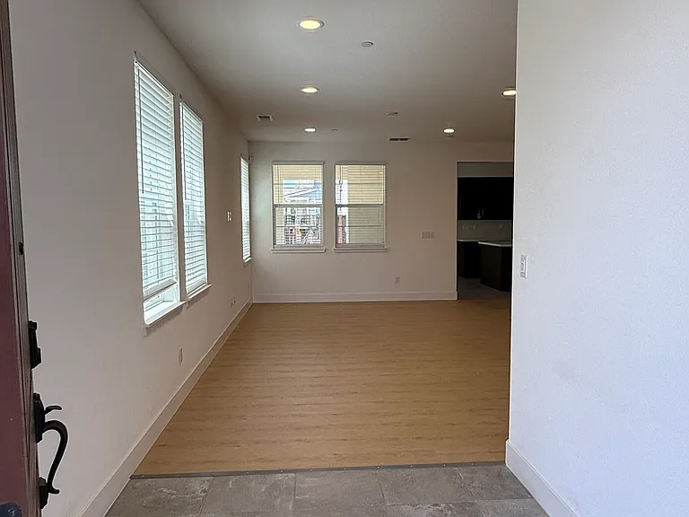 16763 Murphy Ave — Photo 4