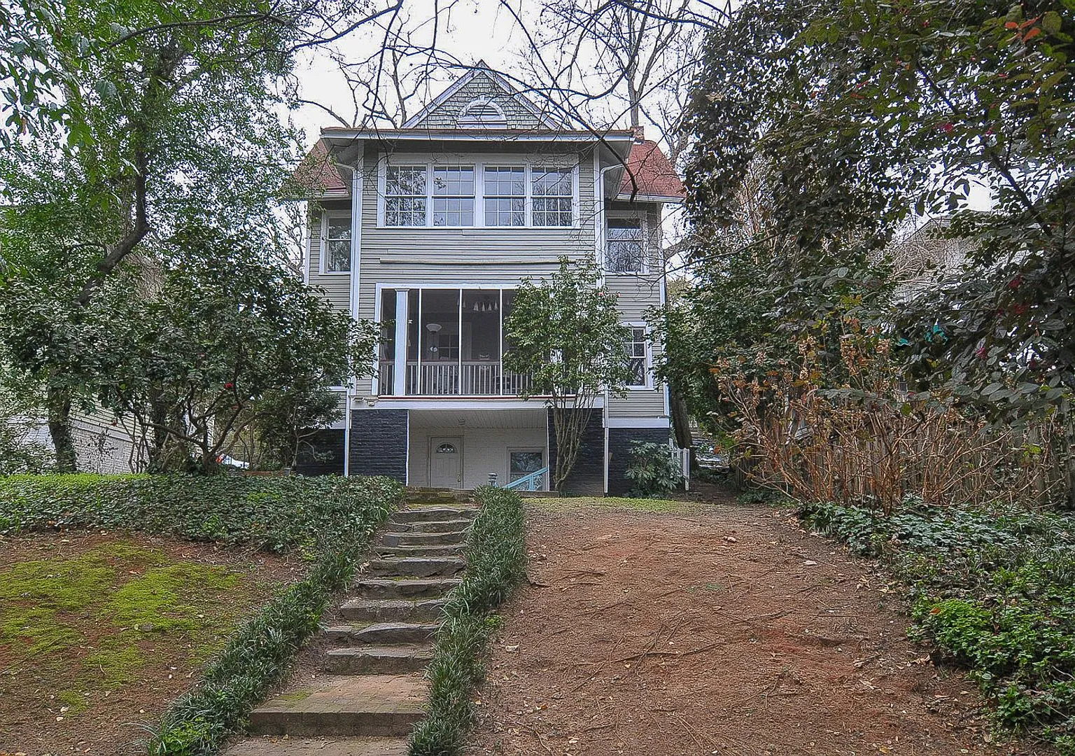 2-Bedroom Apartment Near USC & Overlooking Five Points — Photo 1