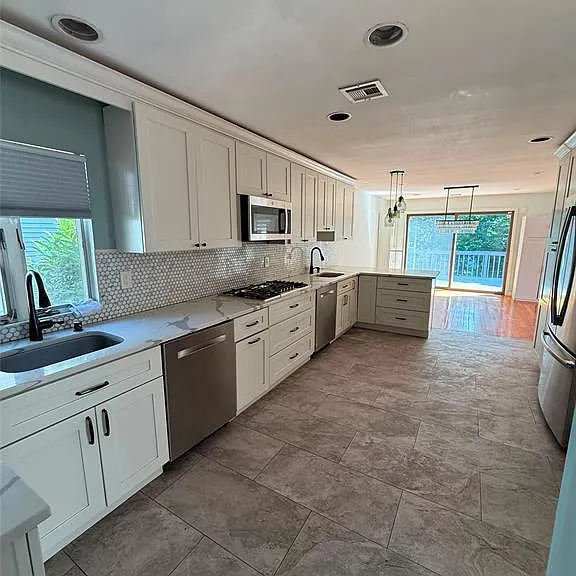 768 Dearborn St — Photo 3